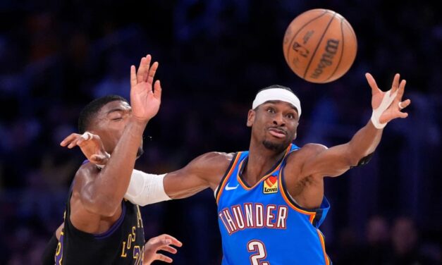 Los campeones Thunder contienen a Lakers y ganan 115-110 en el cuarto partido, logrando otra barrida en serie de playoffs.