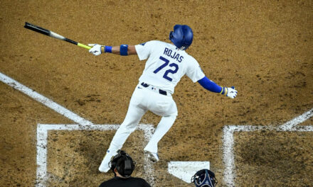 Miguel Rojas conecta el jonrón del desempate como emergente y los Dodgers vencen 4-3 a los Rays