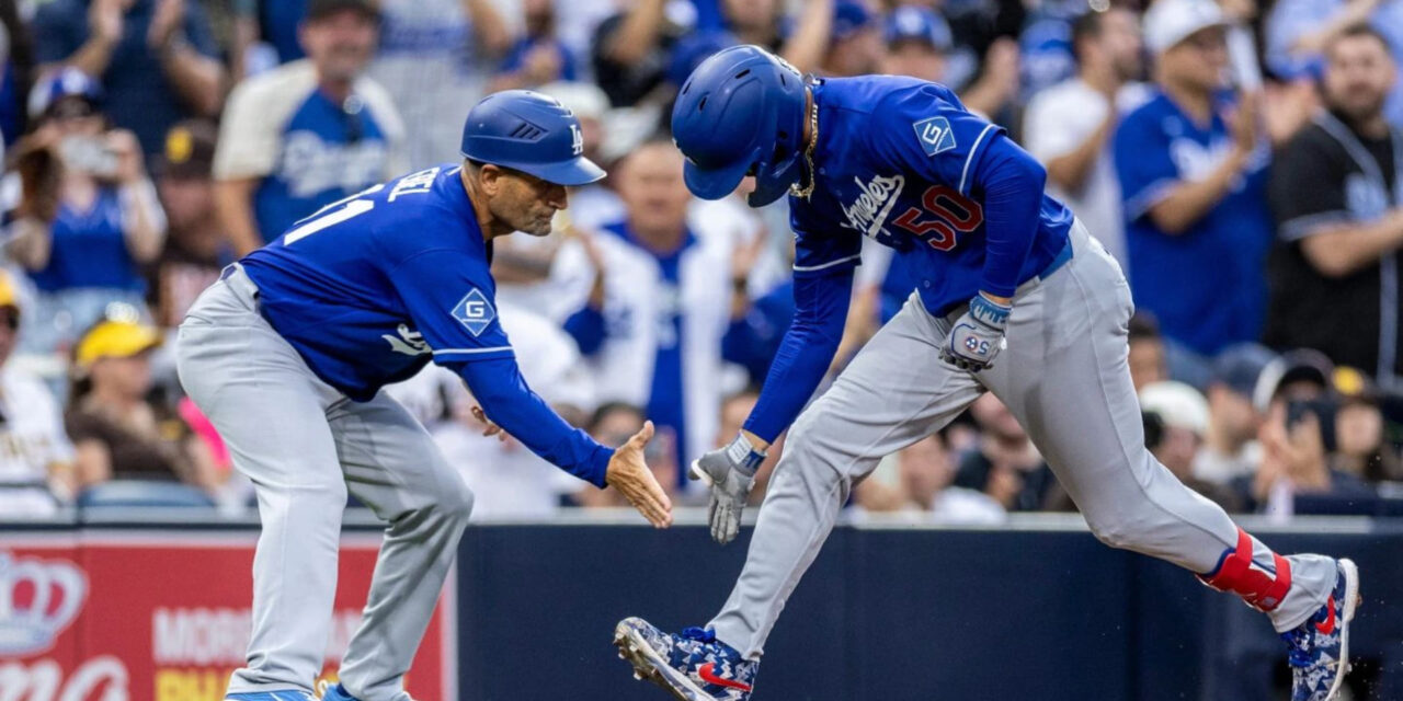 El jonrón de tres carreras de Mookie Betts coronó una sexta entrada de nueve carreras, dándole la victoria a los Dodgers sobre los Padres por 15-3.