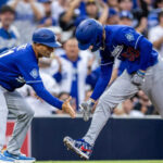 El jonrón de tres carreras de Mookie Betts coronó una sexta entrada de nueve carreras, dándole la victoria a los Dodgers sobre los Padres por 15-3.