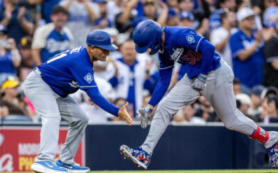 El jonrón de tres carreras de Mookie Betts coronó una sexta entrada de nueve carreras, dándole la victoria a los Dodgers sobre los Padres por 15-3.