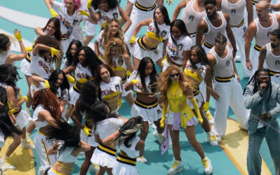 Shakira, Maná y Salma Hayek prenden la tercera Copa del Mundo en México
