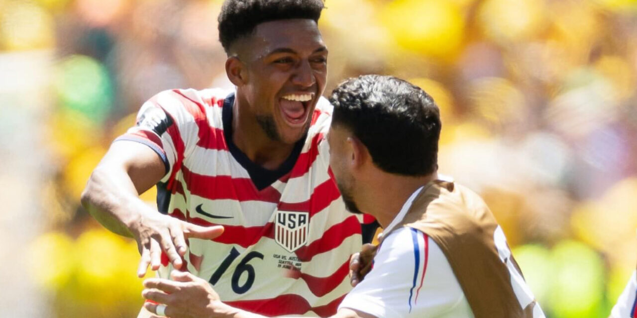 Estados Unidos somete 2-0 a Australia y visa boleto a los dieciseisavos de final del Mundial