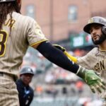 Rodolfo Durán conecta jonrón e impulsa 3 carreras para darle la victoria a los Padres por 5-2 sobre los Orioles.