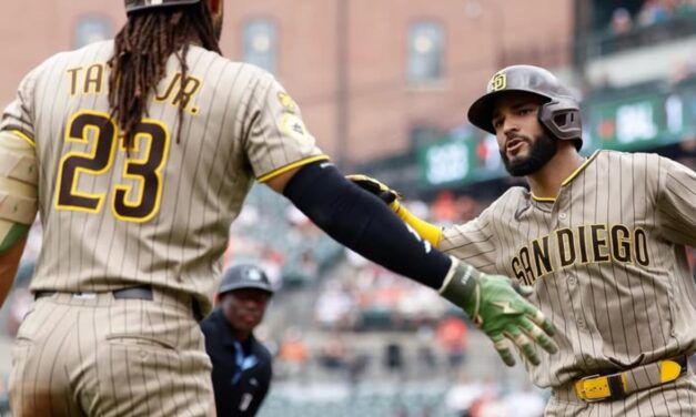 Rodolfo Durán conecta jonrón e impulsa 3 carreras para darle la victoria a los Padres por 5-2 sobre los Orioles.