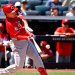 Sal Stewart iguala su récord con 6 impulsadas y los Rojos aplastan 10-2 a Yankees