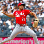 Burns consigue su octava victoria consecutiva, Stephenson conecta un jonrón de tres carreras y los Rojos vencen a los Yankees 4-1.