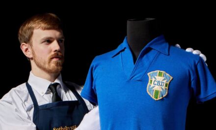 Subastarán camiseta que Pelé llevó en la final del Mundial de 1958, estimada en 6 millones