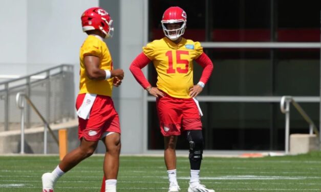 Andy Reid: Patrick Mahomes va bien para el campamento de los Chiefs tras cirugía