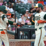 Henderson conecta su jonrón 100 y ayuda a Orioles a vencer 7-3 a Padres
