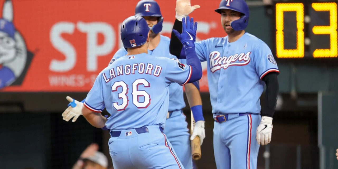 Wyatt Langford conecta un jonrón de 3 carreras y Rangers ganan 4-3 a los Padres.