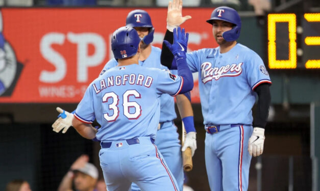 Wyatt Langford conecta un jonrón de 3 carreras y Rangers ganan 4-3 a los Padres.