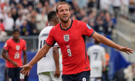 Inglaterra se impone a Panamá y clasifica líder