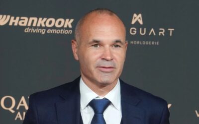 Iniesta ficha con Gulf United, club de 2da división de los Emiratos, para su debut como técnico