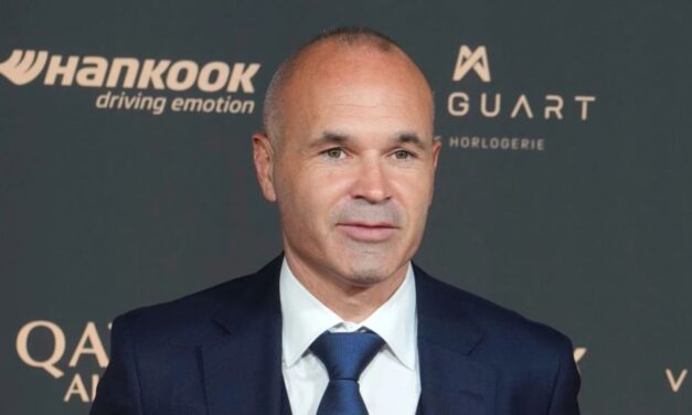 Iniesta ficha con Gulf United, club de 2da división de los Emiratos, para su debut como técnico