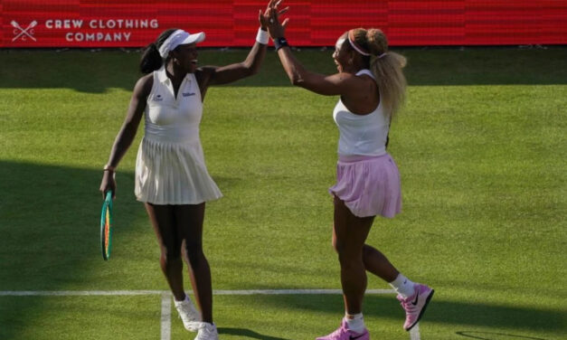 Serena Williams regresa con victoria en el dobles en Queen’s Club al lado de Mboko