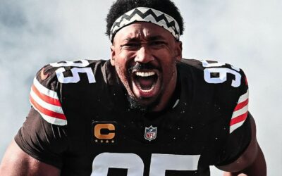 Myles Garrett, dos veces Jugador Defensivo del Año, a los Rams.
