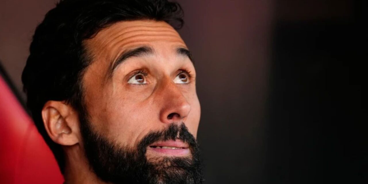 Real Madrid se separa del entrenador de fútbol Álvaro Arbeloa, preparando el regreso de Mourinho