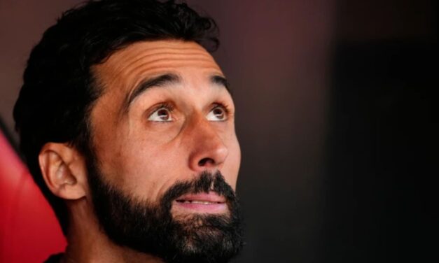 Real Madrid se separa del entrenador de fútbol Álvaro Arbeloa, preparando el regreso de Mourinho