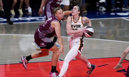 Mitchell anotó 27 puntos, Clark consiguió 21 puntos y 14 asistencias, y Fever vencieron a Tempo 113-91.