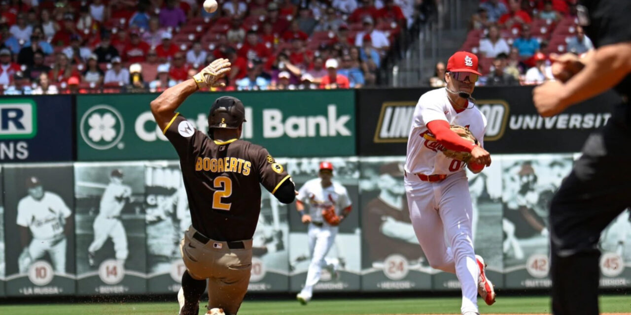 Los Padres derrotan 6-1 a los Cardenales y evitan la barrida en la serie
