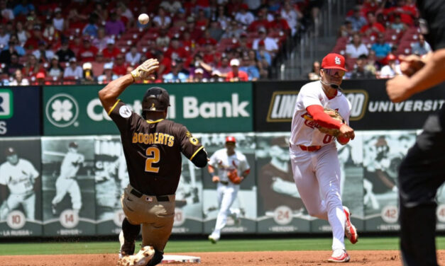 Los Padres derrotan 6-1 a los Cardenales y evitan la barrida en la serie