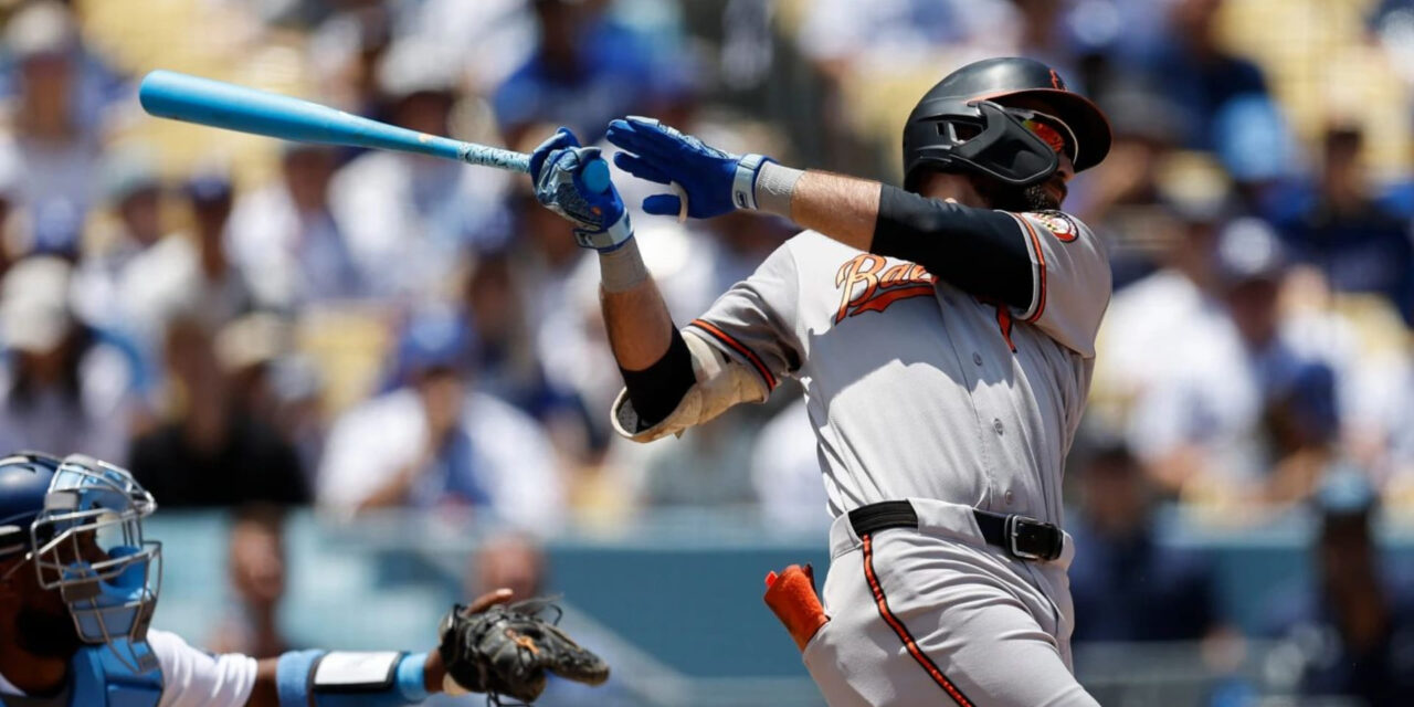 Las 4 carreras impulsadas de Colton Cowser y el jonrón de 3 carreras de Pete Alonso impulsaron a los Orioles a una victoria de 12-1 sobre los Dodgers.