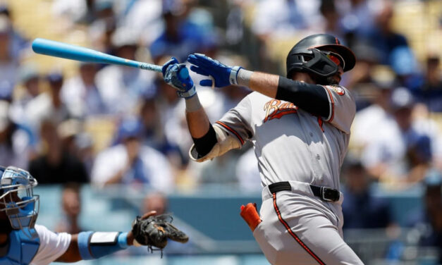 Las 4 carreras impulsadas de Colton Cowser y el jonrón de 3 carreras de Pete Alonso impulsaron a los Orioles a una victoria de 12-1 sobre los Dodgers.