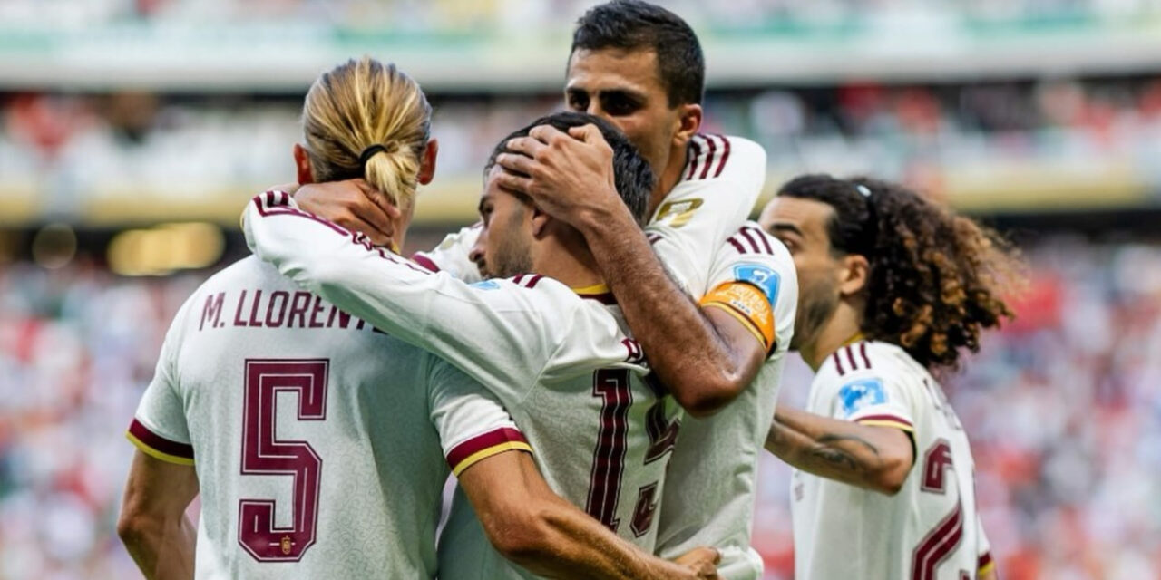 España gana el grupo del Mundial y elimina a Uruguay