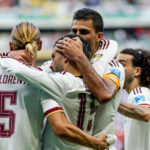 España gana el grupo del Mundial y elimina a Uruguay