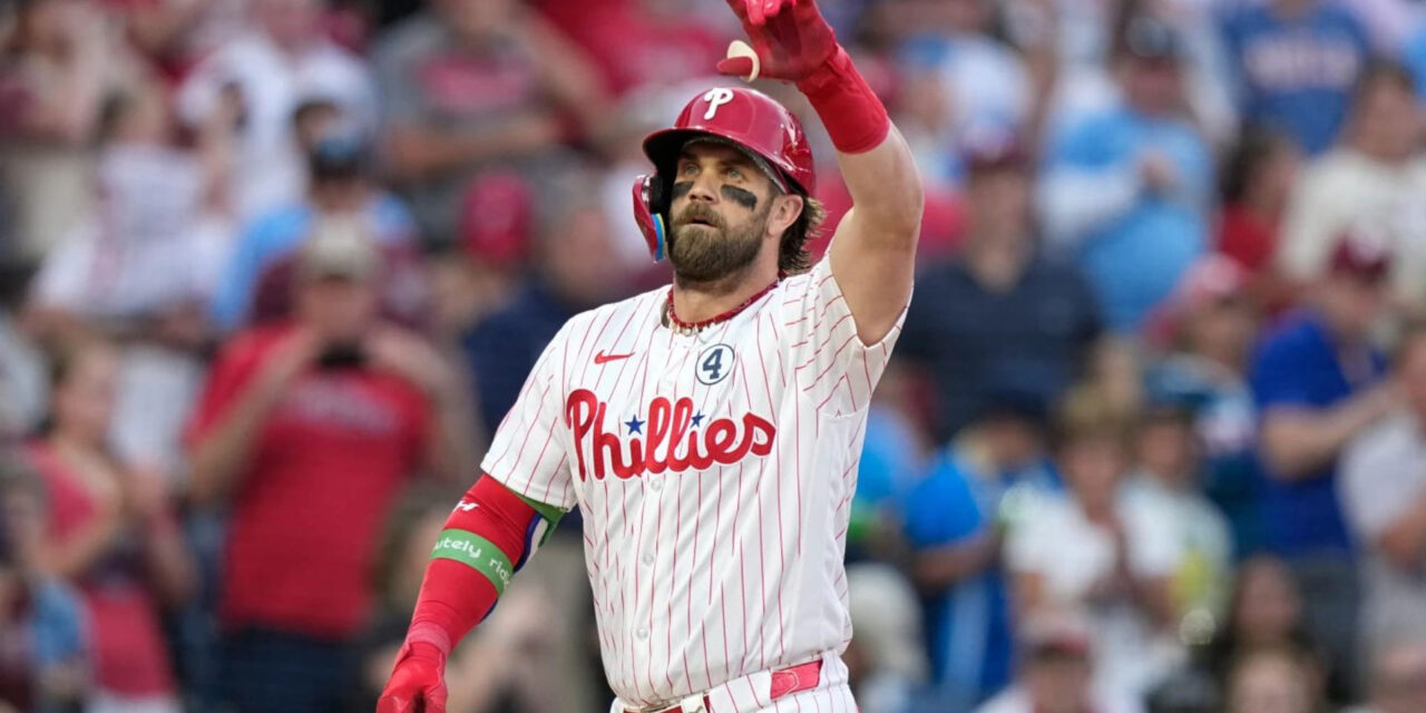 Harper conecta el jonrón número 377 de su carrera, Duran poncha a los tres bateadores en la novena entrada en la victoria de los Phillies por 3-2 sobre los Padres.