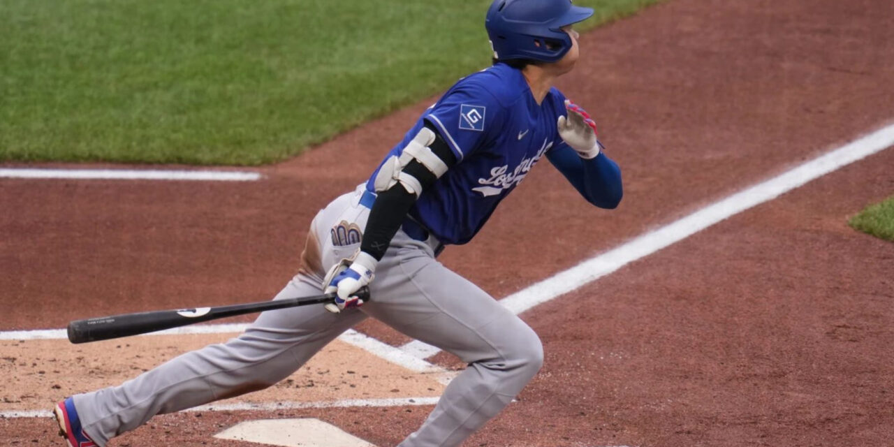 Ohtani conecta jonrón y abandona el partido por inflamación en la rodilla izquierda en victoria de Dodgers por 8-6 sobre Pirates.