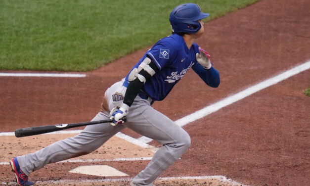 Ohtani conecta jonrón y abandona el partido por inflamación en la rodilla izquierda en victoria de Dodgers por 8-6 sobre Pirates.