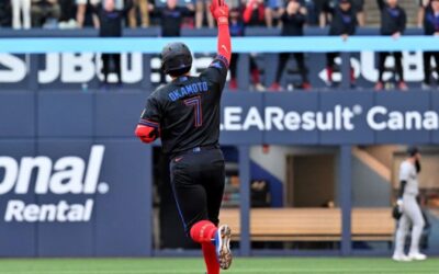 Okamoto y Springer conectan jonrones y ayudan a los Azulejos a vencer 8-5 a los Yankees