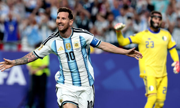 Triplete de Messi, durante victoria de Argentina ante Argelia