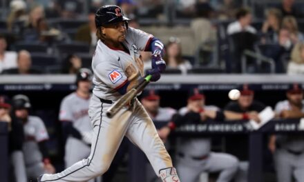 José Ramírez conecta dobles en 3 turnos al bate consecutivos y los Guardianes vencen a los Yankees 9-4.