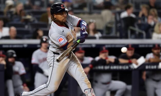 José Ramírez conecta dobles en 3 turnos al bate consecutivos y los Guardianes vencen a los Yankees 9-4.