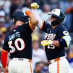 Walker Buehler derrota a su antiguo equipo, Ty France conecta un jonrón en la victoria de los Padres por 7-1 sobre los Dodgers.