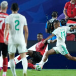 Austria y Argelia intercambian goles en el tiempo de descuento y ambas avanzan al Mundial con empate 3-3.