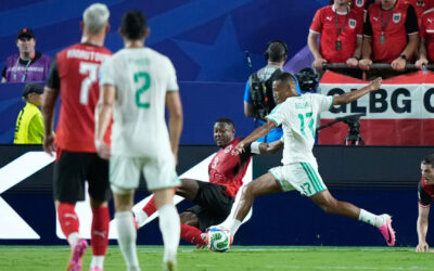 Austria y Argelia intercambian goles en el tiempo de descuento y ambas avanzan al Mundial con empate 3-3.