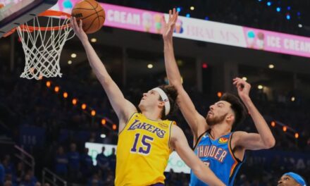 Lakers vuelven a firmar a Austin Reaves por 4 años