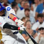 Suzuki conecta sencillo ante Miller, y los Cubs derrotan a los Padres por 3-2.
