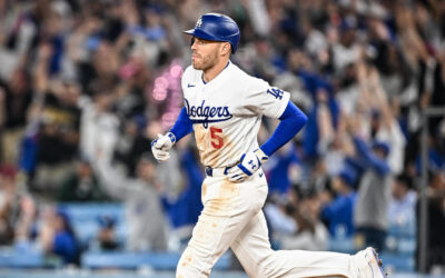 Freddie Freeman conecta un jonrón decisivo, dándole la victoria a los Dodgers sobre los Angels por 1-0.