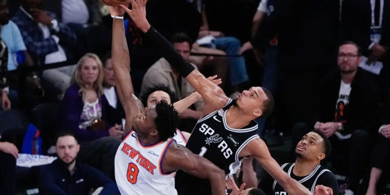 Los Knicks completan una remontada histórica tras ir perdiendo por 29 puntos y vencen a los Spurs 107-106 para ponerse 3-1 arriba en las Finales de la NBA.