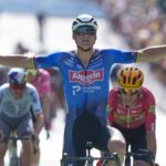 Van der Poel se impone en la novena etapa del Tour de Francia y Pogacar conserva el maillot amarillo