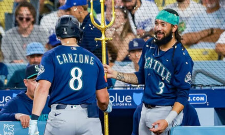 El jonrón de dos carreras de Dominic Canzone en la octava entrada da la victoria a Mariners sobre los Dodgers por 7-6.