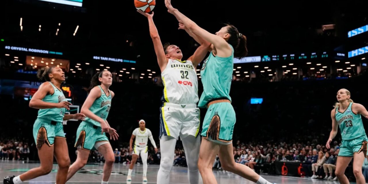 Jessica Shepard consigue su tercer triple-doble de la temporada y las Wings vencen a las Liberty por 88-77.
