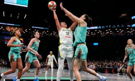 Jessica Shepard consigue su tercer triple-doble de la temporada y las Wings vencen a las Liberty por 88-77.