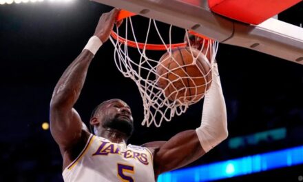 Lakers envían a Ayton a Wizards por Hardy y dos selecciones de 2da ronda
