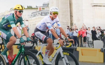 Isaac del Toro sube al podio del Tour de Francia y se consagra como el mejor ciclista joven